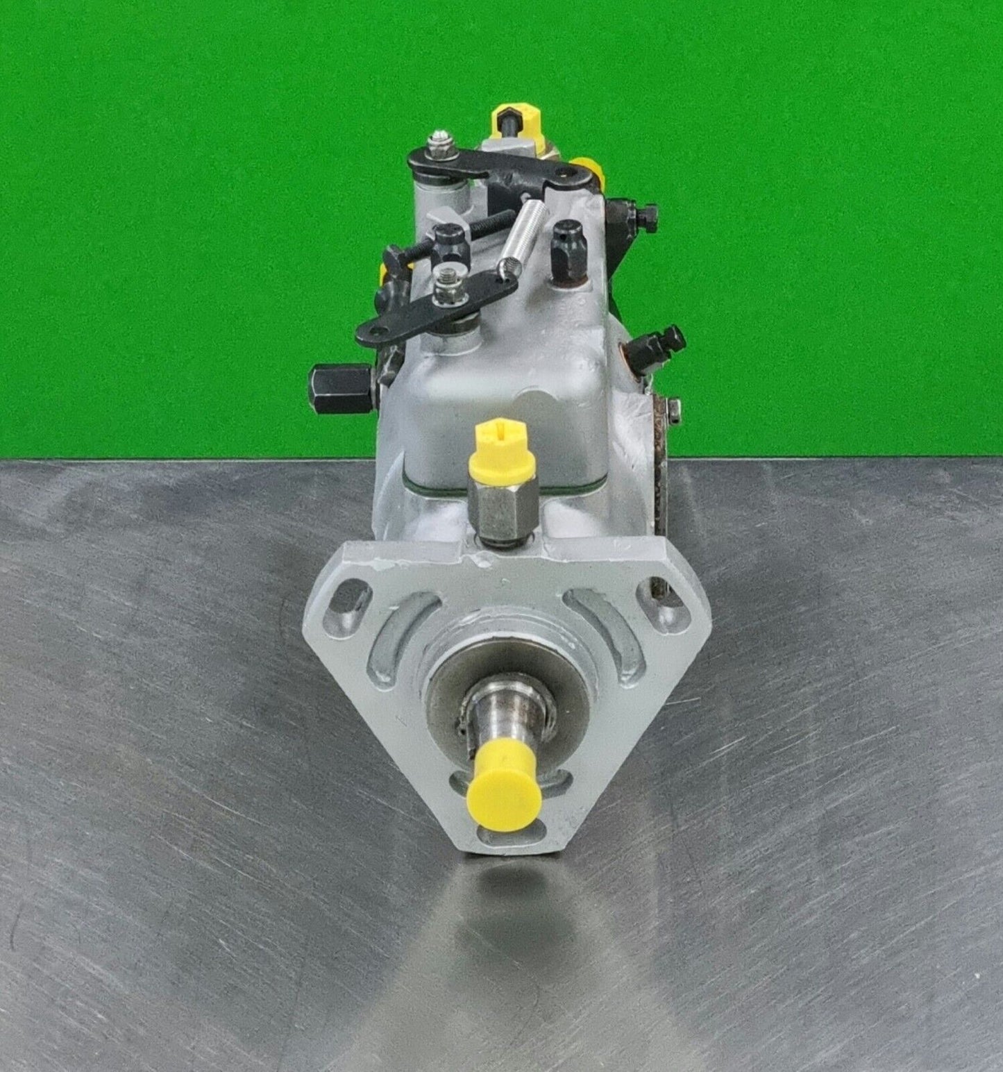 2643B132 Drive shaft and mounting face detail of 3238F471 Delphi Lucas CAV injection pump