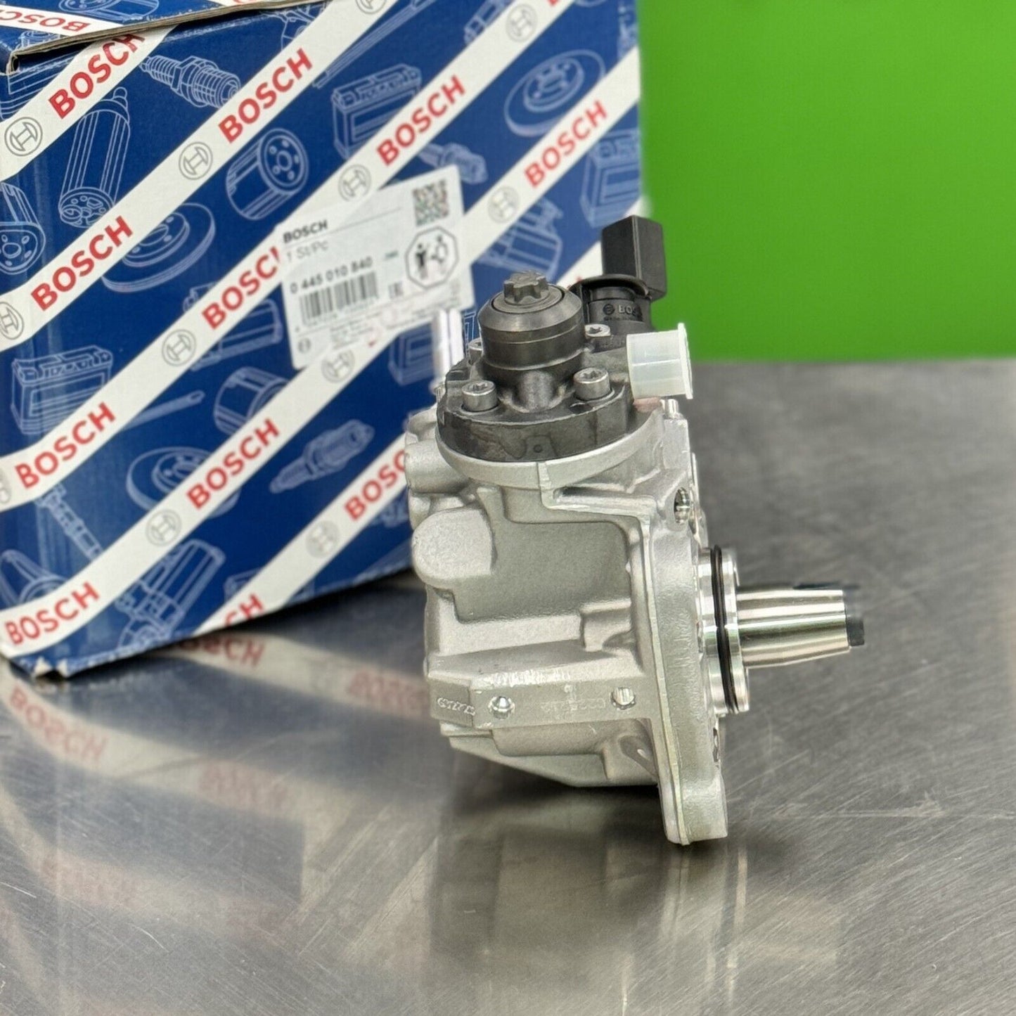 NEW BOSCH FUEL INJECTION PUMP For BMW 740 d X Series 3.0L No Core 13518597649 - Express Diesel USA