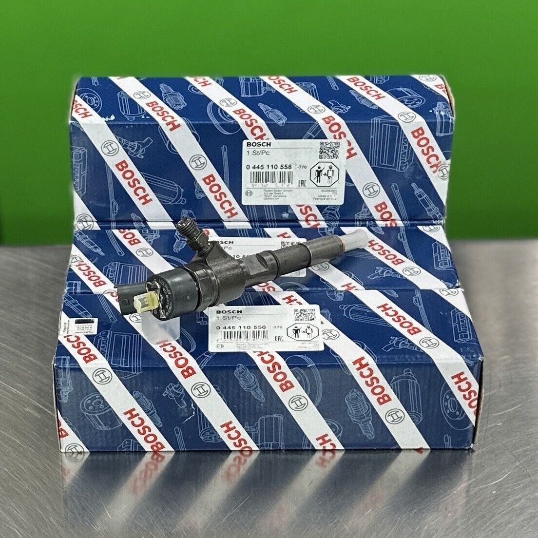 BRAND NEW GENUINE BOSCH FUEL INJECTOR SET of 4 For DEUTZ KHD TCD3.6L4 04123831 - Express Diesel USA