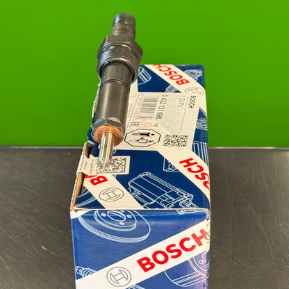 0432131698 bosch fuel injector nozzle detail with protective cap