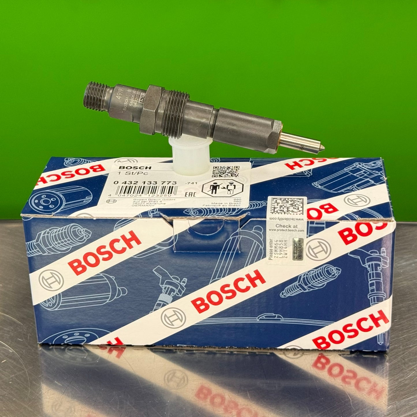 0432133773 bosch fuel injector side vertical view with bosch box