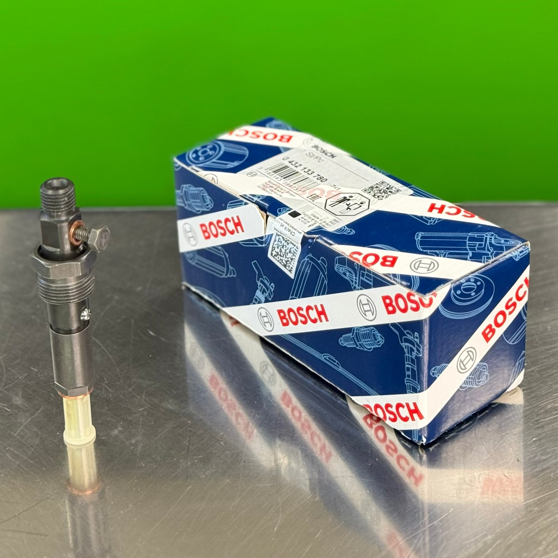 0432133780 bosch fuel injector vertical view for case ih and new holland engines