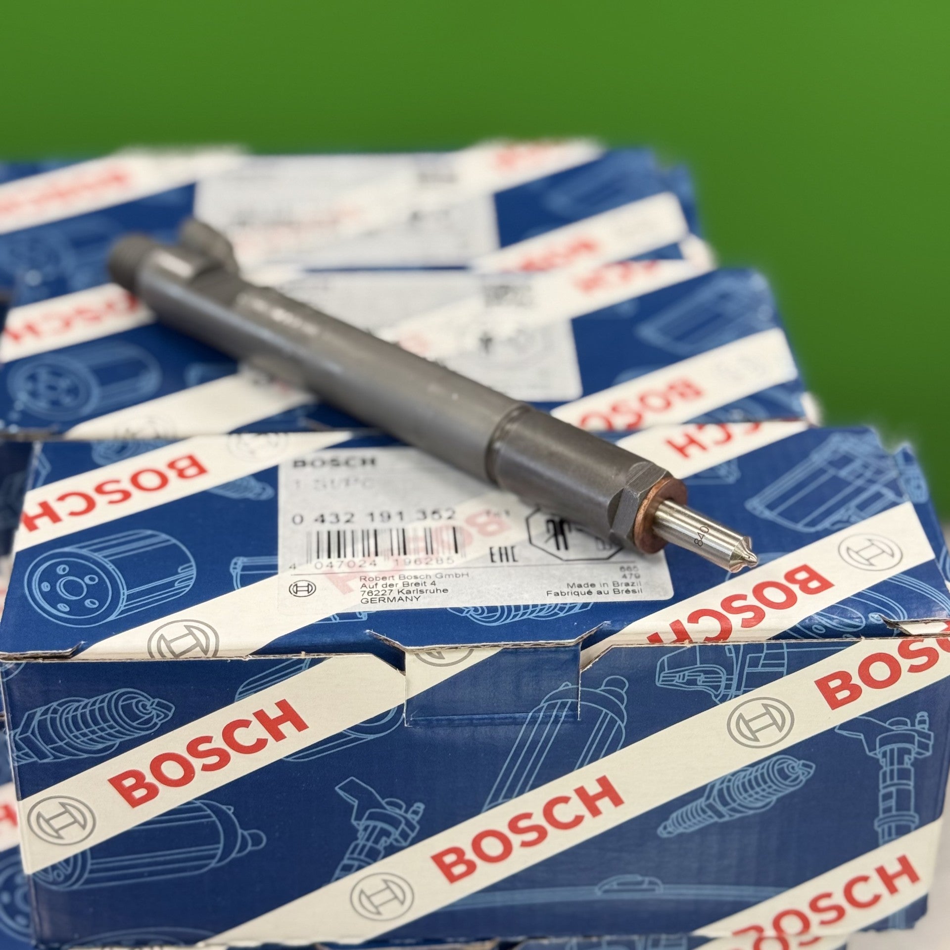 0432191352 bosch fuel injector set nozzle top view with bosch packaging
