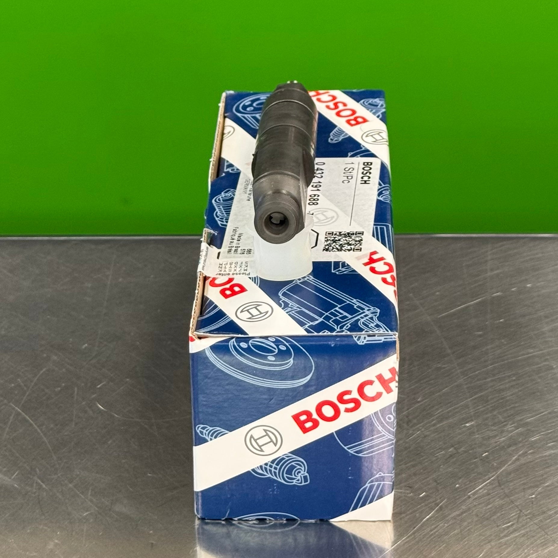 0432191688 bosch fuel injector top view with bosch packaging