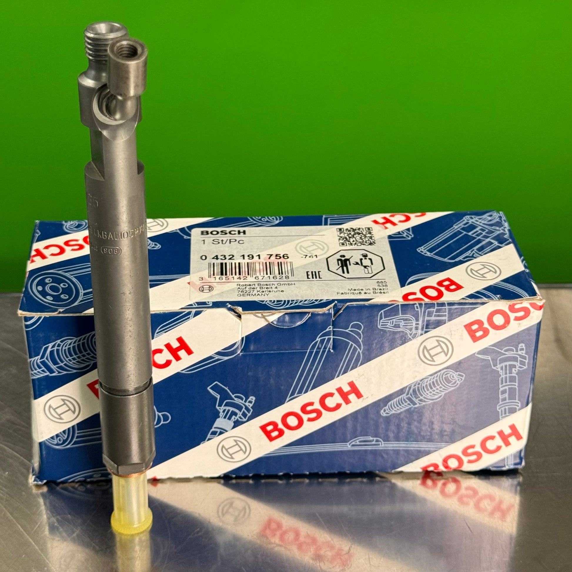 0432191756 bosch fuel injector vertical view with bosch packaging