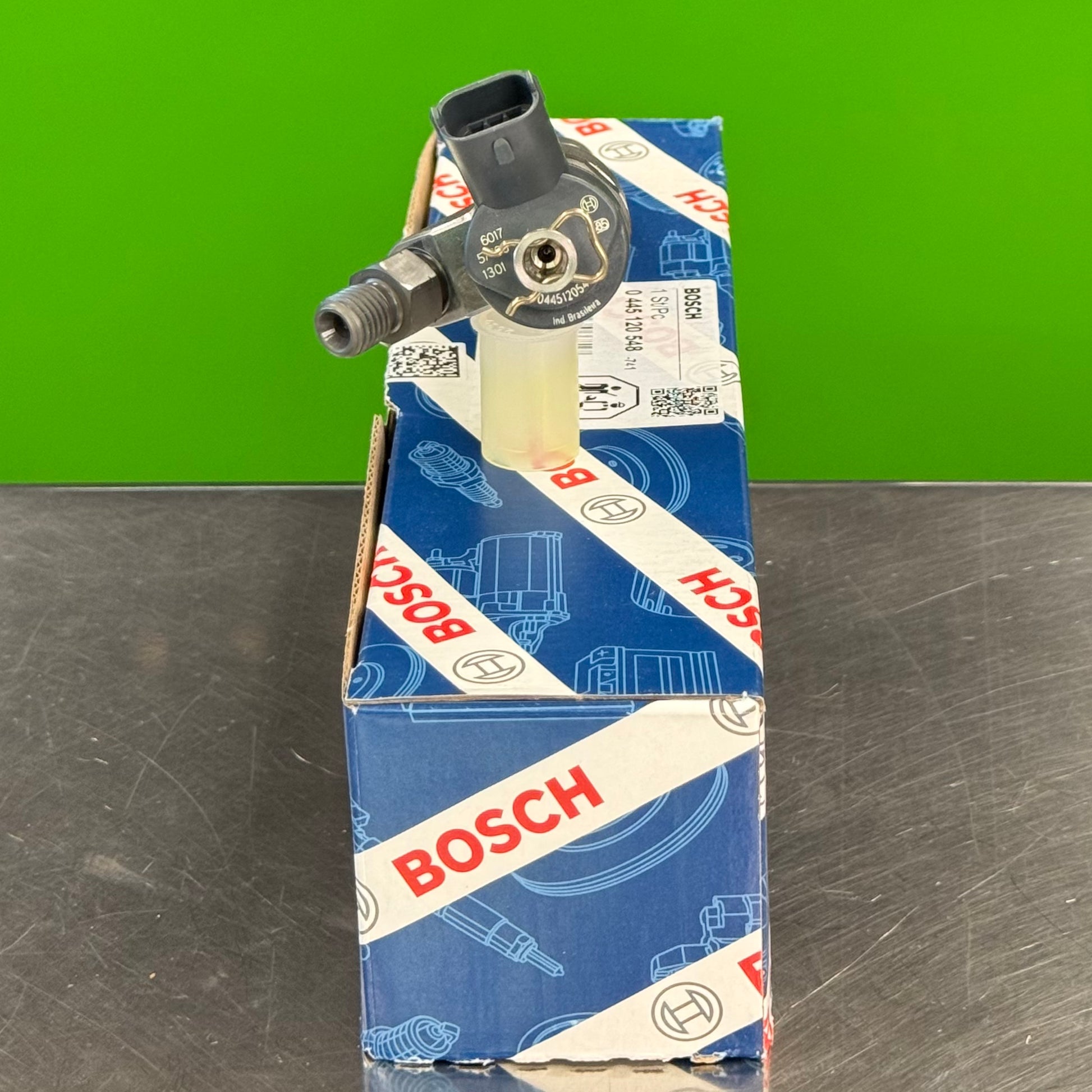 23324683 bosch fuel injector 3803634 connector side view with bosch box