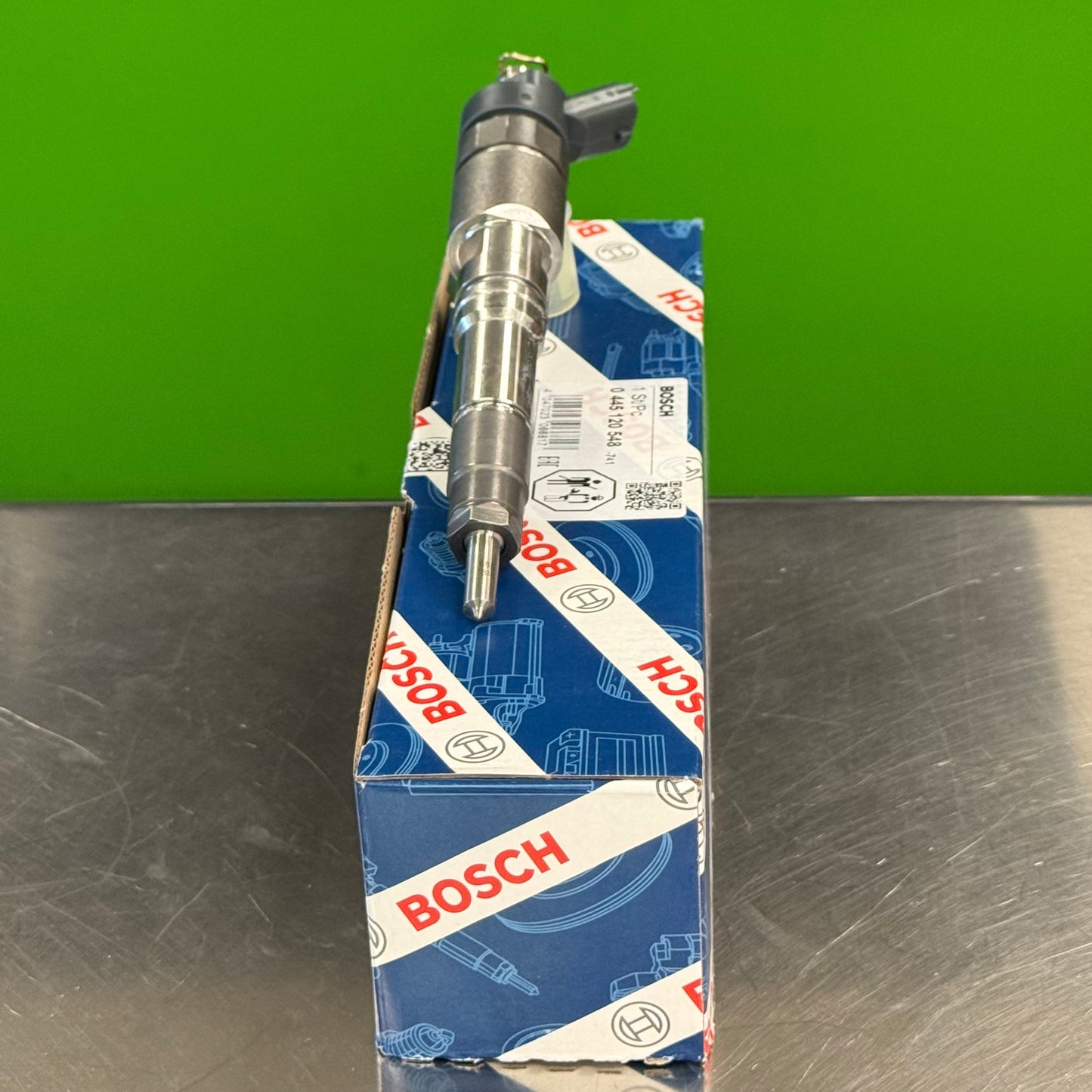 23324683 bosch fuel injector vertical view with bosch packaging