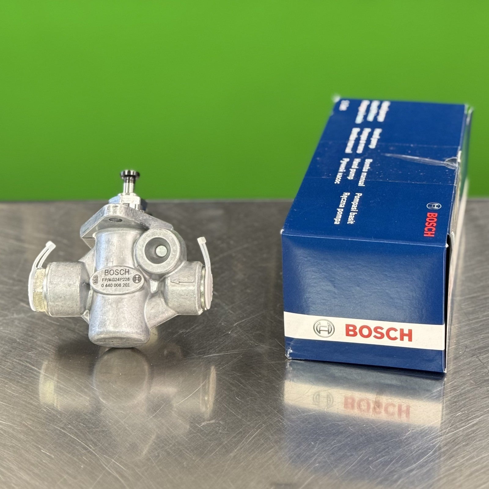 Bosch 0440008201 lift supply fuel pump for Navistar MaxxForce DT9 DT10 diesel engine front view
