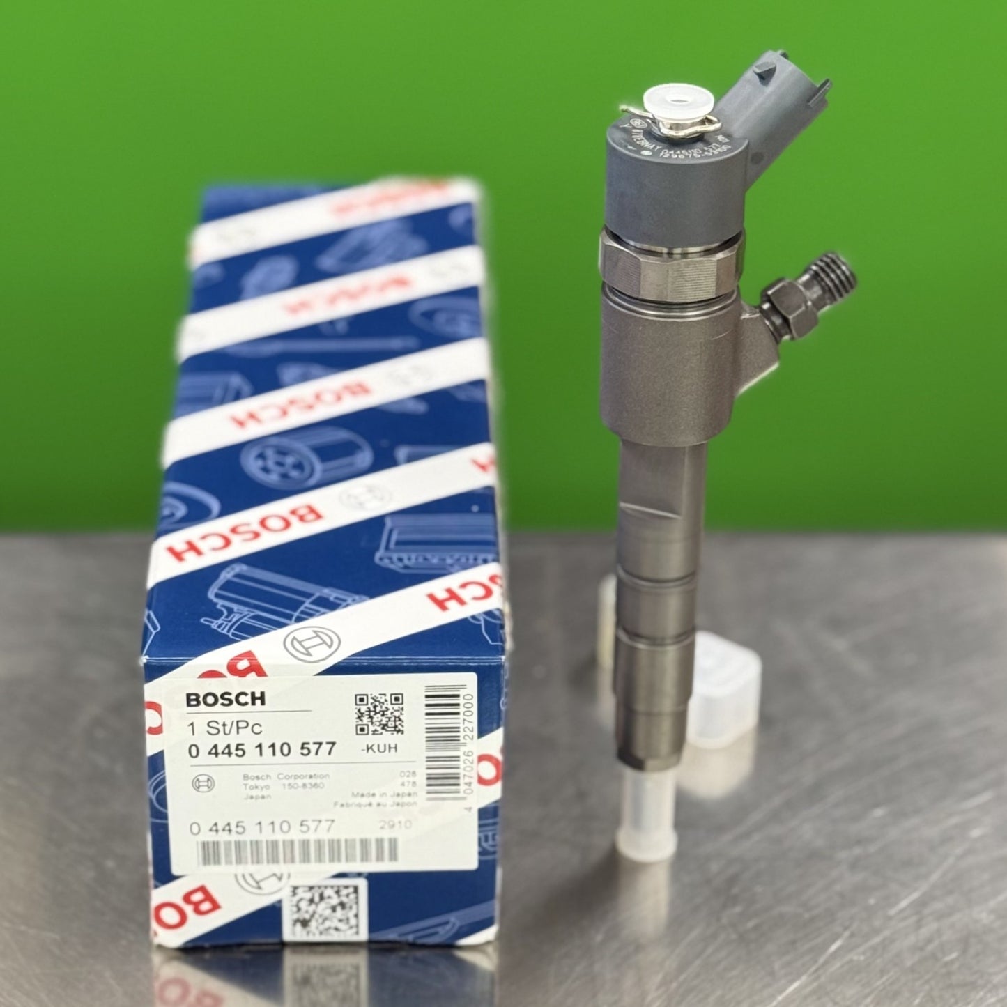 Bosch 0445110577 fuel injector for Yanmar Thermo King diesel engine front view