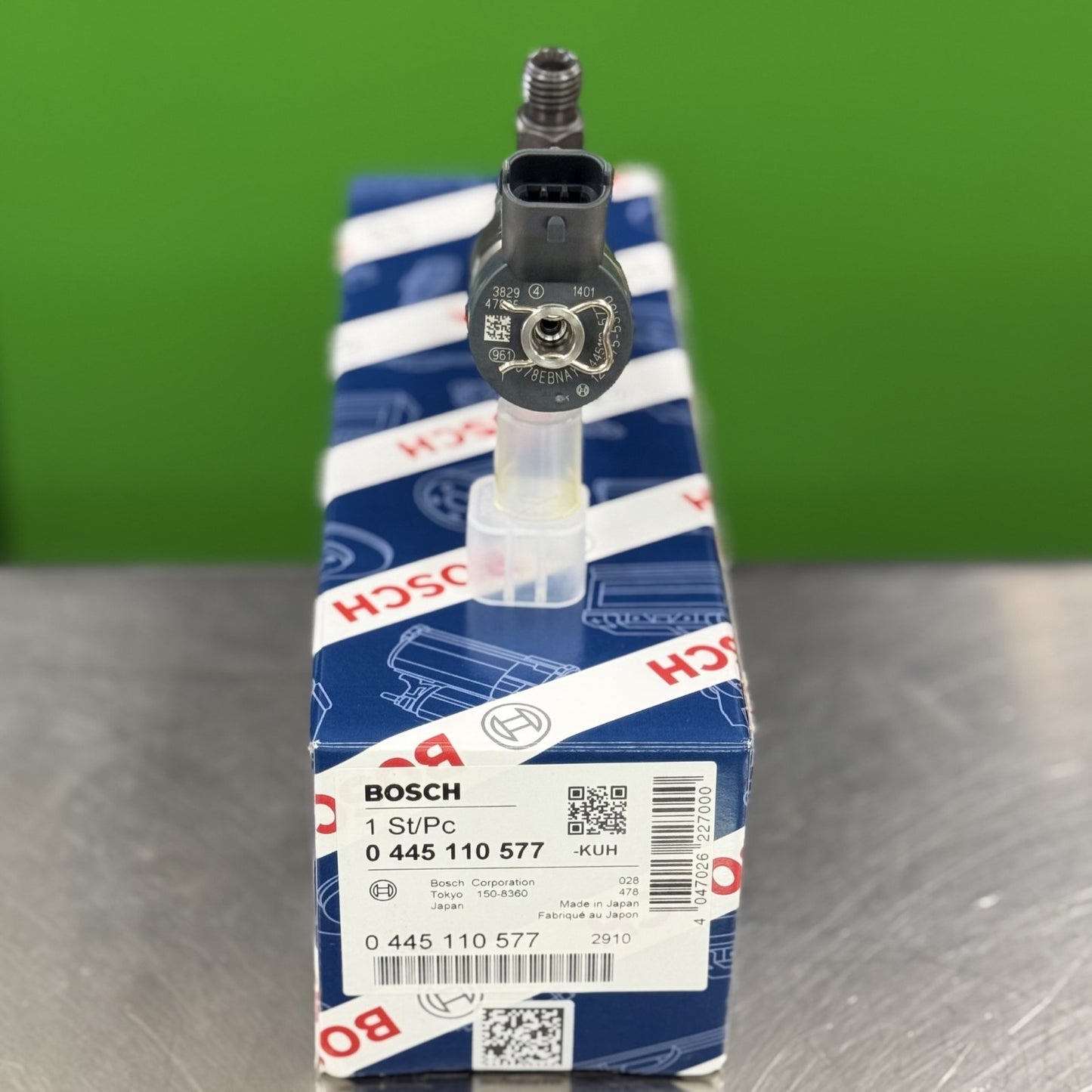 Top detail of Bosch fuel injector 0445110577 showing connector