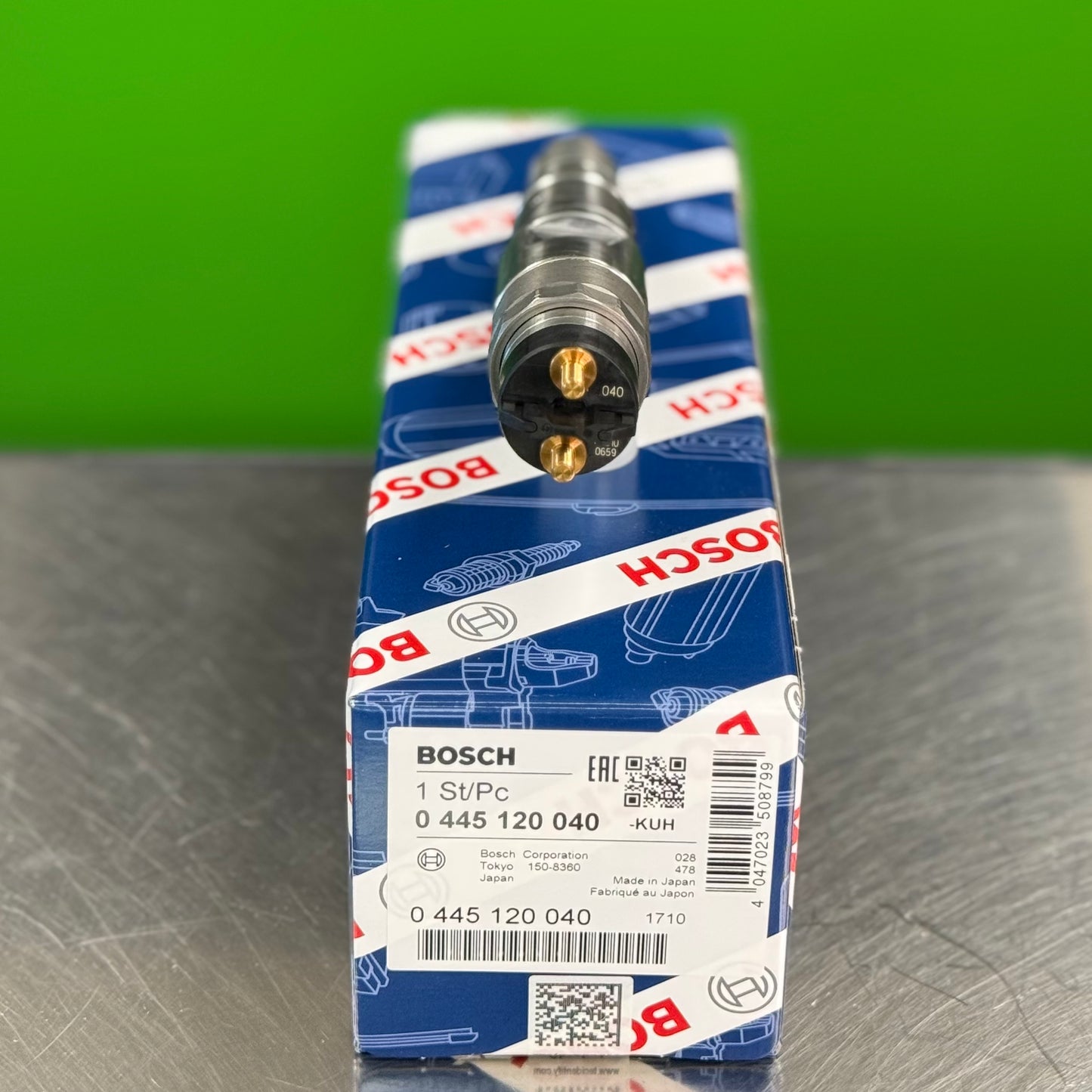 Top connector detail of Bosch 0445120040 diesel fuel injector for Doosan DL08