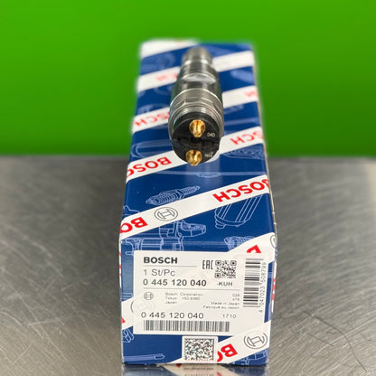 Top connector detail of Bosch 0445120040 diesel fuel injector for Doosan DL08