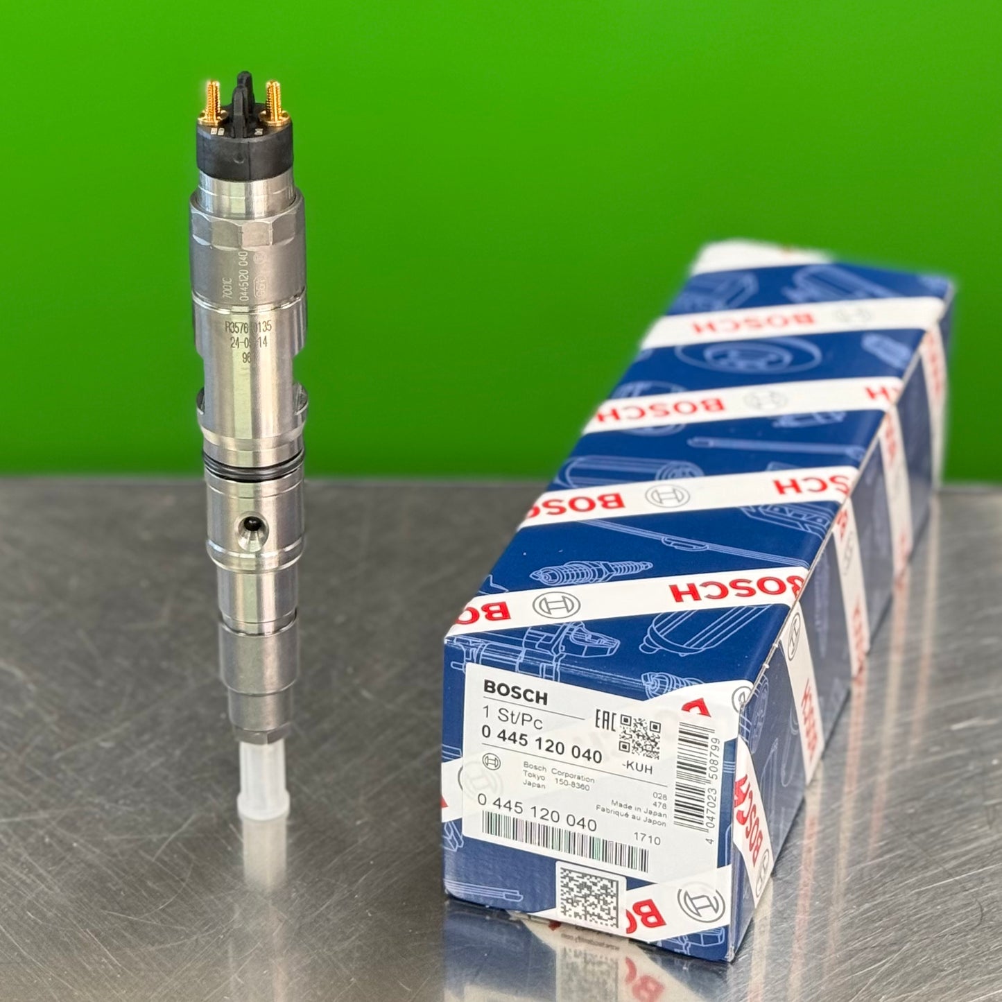 Side view of Bosch 0445120040 fuel injector for Doosan DL08 7.6L engine