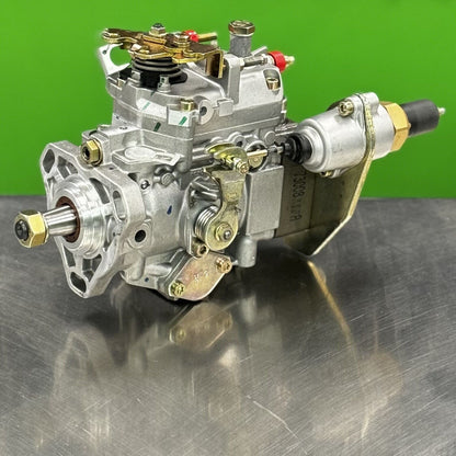 Side view of Bosch VE fuel injection pump 0460423011 showing throttle lever and housing