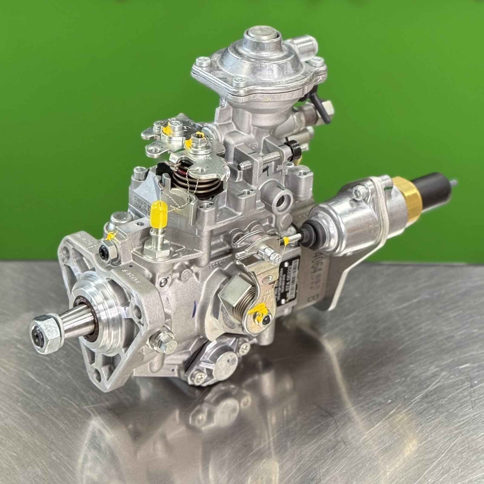 Side view of Bosch VE4 injection pump 0460424491 showing throttle control lever and housing