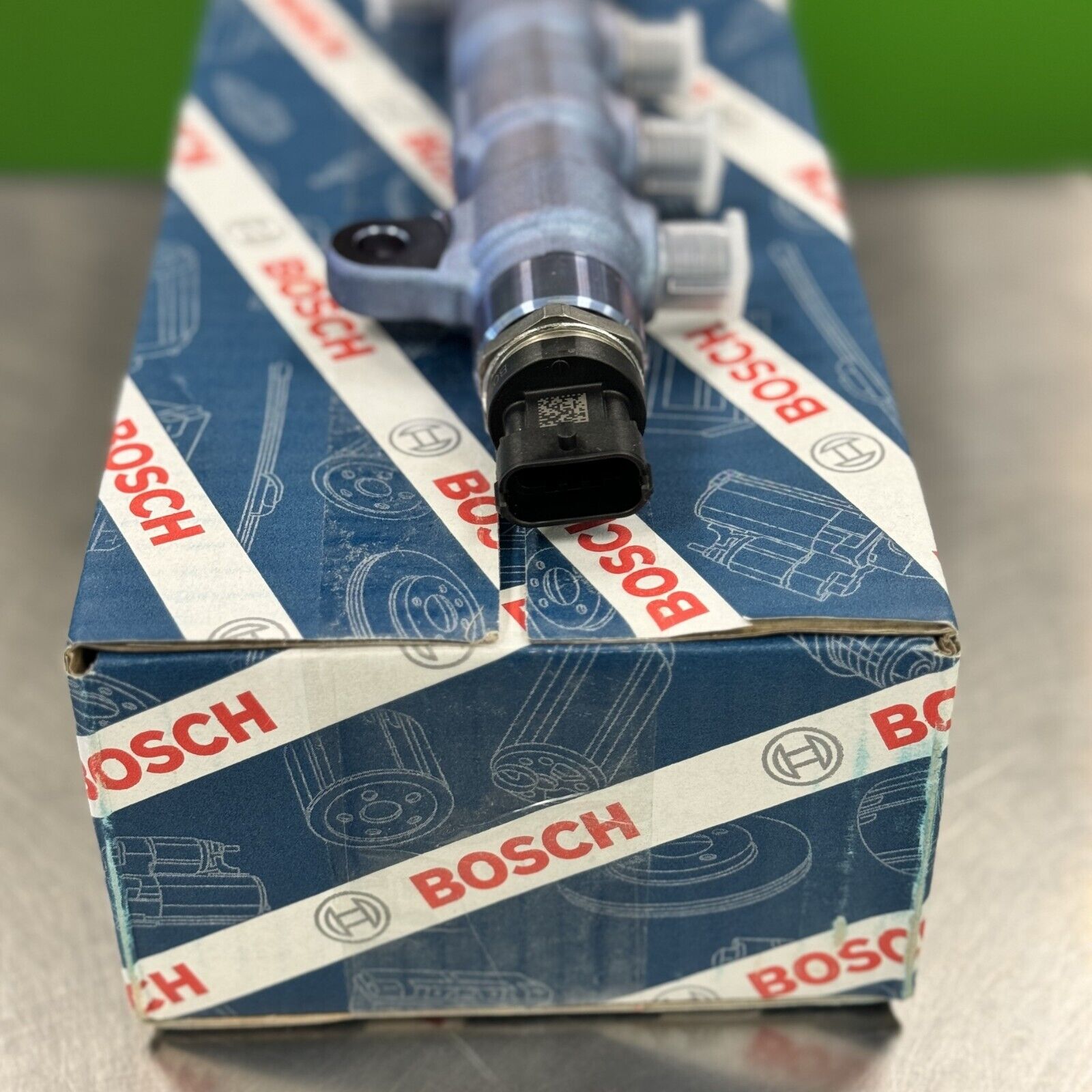 BRAND NEW GENUINE BOSCH FUEL RAIL TUBE For MASSEY FERGUSON VALTRA SISU 837073584 - Express Diesel USA