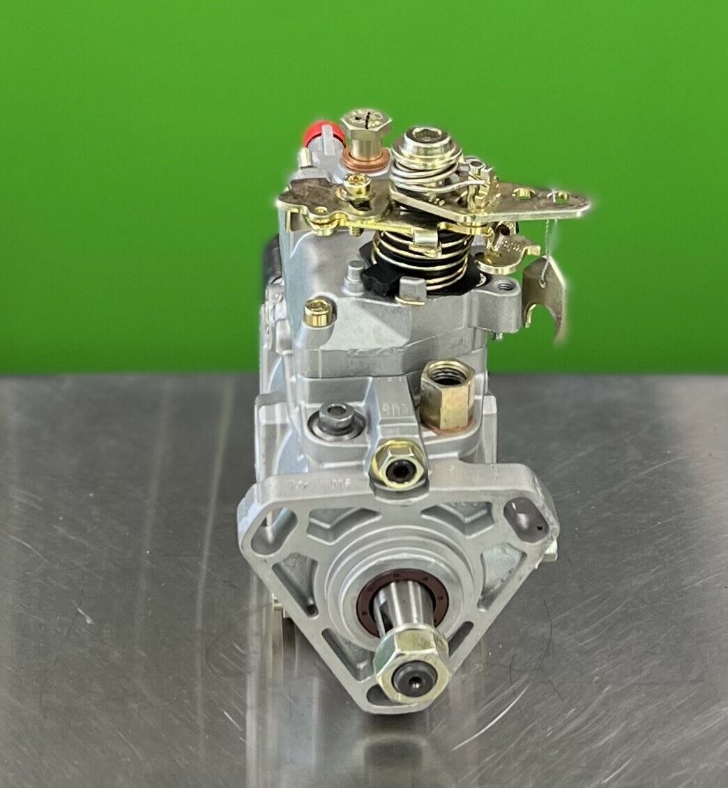 Bosch VE fuel injection pump 0460424081 showing fuel line outlet connections and linkage detail