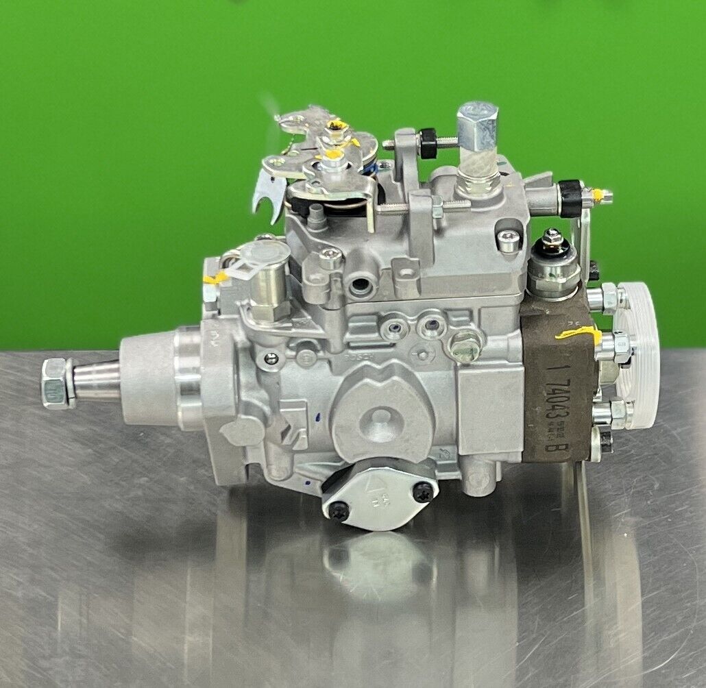 Side view of Bosch 0460424316 fuel injection pump showing VE housing and mounting flange